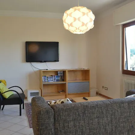 Дом отдыха Modern In Tuscany With Swimming Pool Пеша