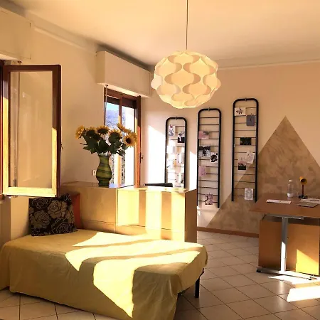 Modern In Tuscany With Swimming Pool פשיה